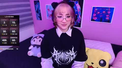 Snapshot of miwaviolet chatting on 12-21-25, 12:18 Miwa Violet online show from 12-21-25, 12:18