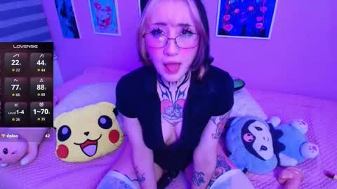 Snapshot of miwaviolet chatting on 02-20-26, 06:26 Miwa Violet online show from 02-20-26, 06:26