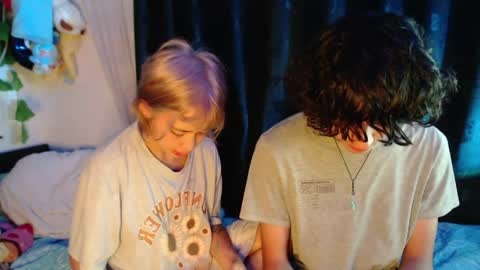 Naomi and Nekorii online show from 05-08-26, 02:39