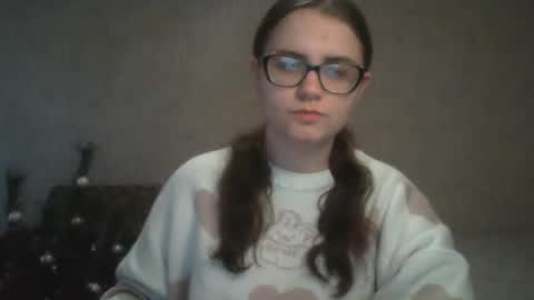Snapshot of miyabe chatting on 01-05-25, 10:43 Milana online show from 01-05-25, 10:43
