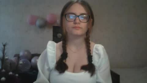 Snapshot of miyabe chatting on 02-28-25, 01:03 Milana online show from 02-28-25, 01:03