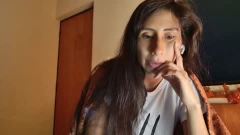 Snapshot of mli739709 chatting on 10-15-25, 06:02 MoonLipson online show from 10-15-25, 06:02