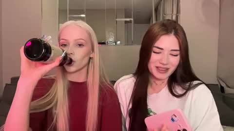 Snapshot of mmkakpoxyi22 chatting on 02-03-26, 08:03 alice and ray online show from 02-03-26, 08:03