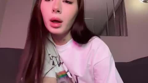 Snapshot of mmkakpoxyi22 chatting on 02-19-26, 04:36 alice and ray online show from 02-19-26, 04:36