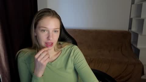 Lili online show from 12-20-24, 09:43