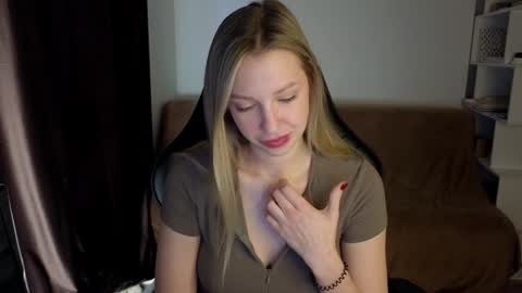 Lili online show from 01-20-25, 07:58