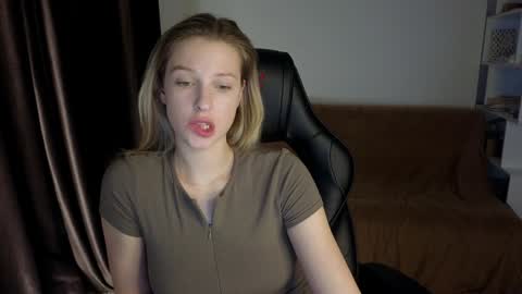 Lili online show from 01-30-25, 07:59