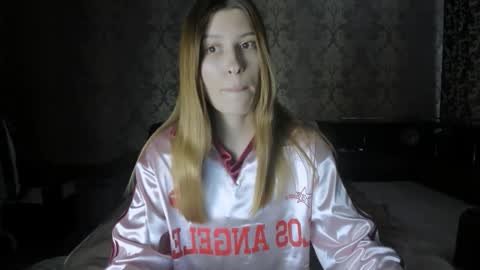 Lili online show from 09-19-25, 11:00