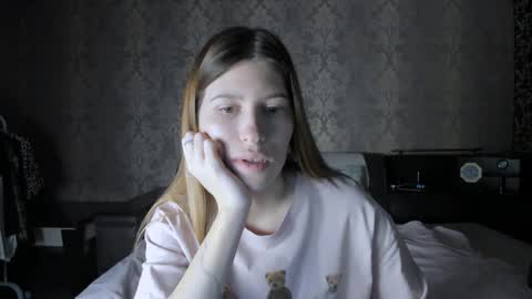 Lili online show from 11-14-25, 10:36