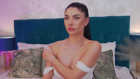 Snapshot of mmmaaa1234 chatting on 03-08-26, 02:04 Jessie online show from 03-08-26, 02:04