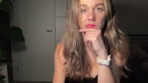 mmminnie online show from 10-01-25, 05:19