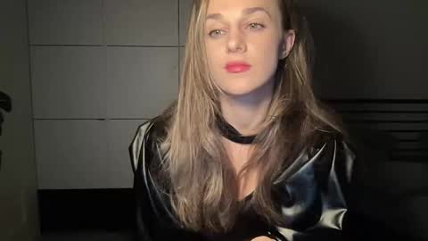 mmminnie online show from 10-26-25, 05:19