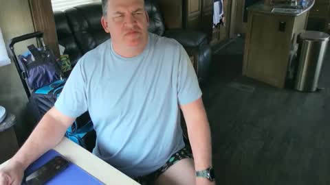 Snapshot of mmmthatsfunnn chatting on 10-30-25, 10:32 mmmthatsfunnn online show from 10-30-25, 10:32