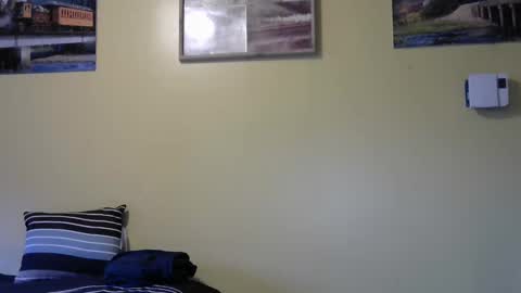 Snapshot of mmr45 chatting on 01-08-25, 10:48 mmr45 online show from 01-08-25, 10:48