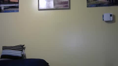 Snapshot of mmr45 chatting on 02-18-25, 12:37 mmr45 online show from 02-18-25, 12:37