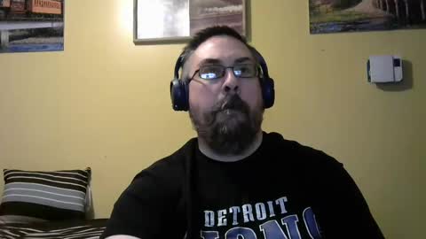 Snapshot of mmr45 chatting on 09-23-25, 04:04 mmr45 online show from 09-23-25, 04:04