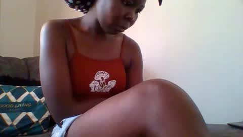 Snapshot of moandollars chatting on 11-05-25, 10:15 moandollars online show from 11-05-25, 10:15