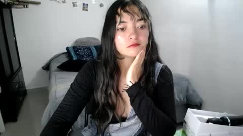Snapshot of mocca_117 chatting on 10-22-25, 10:48 Sam online show from 10-22-25, 10:48