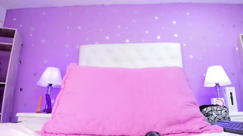 Sophia  online show from 10-31-25, 08:10