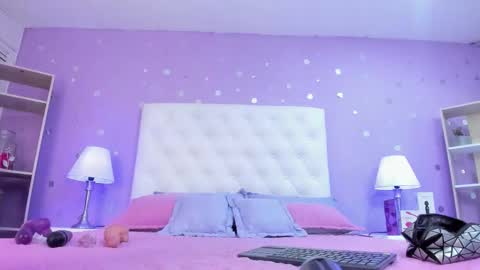 Sophia  online show from 12-17-25, 07:42