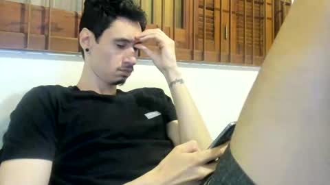 Snapshot of moderdelier chatting on 12-25-24, 11:53 DigBreed online show from 12-25-24, 11:53