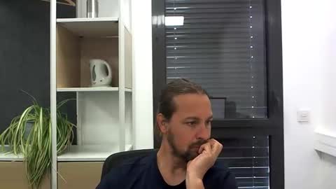 Julien online show from 06-08-26, 10:04
