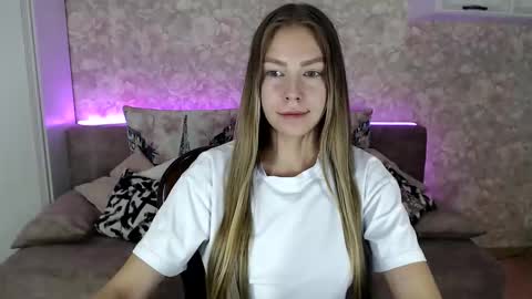 Snapshot of molli_and_tom chatting on 11-23-25, 09:36 Bitcoin 1P8NuZxsaNsQTx7wJJJ7Ao1mic4nvJPVLC online show from 11-23-25, 09:36