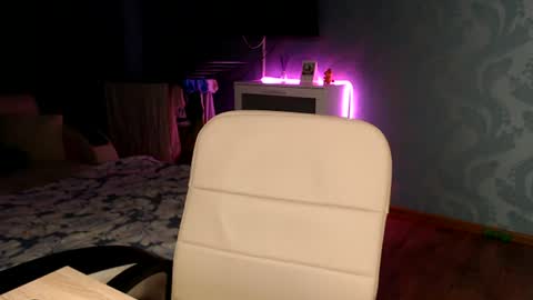 Snapshot of molli_and_tom chatting on 06-30-26, 10:44 Bitcoin 1P8NuZxsaNsQTx7wJJJ7Ao1mic4nvJPVLC online show from 06-30-26, 10:44