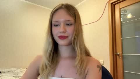 Snapshot of mollieadamek chatting on 05-06-26, 02:11 Lisa online show from 05-06-26, 02:11