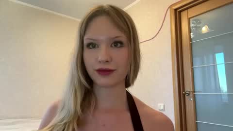 Snapshot of mollieadamek chatting on 05-10-26, 01:16 Lisa online show from 05-10-26, 01:16