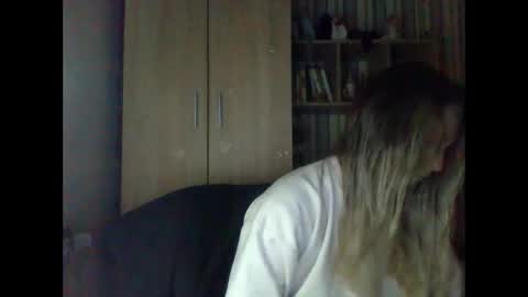 Snapshot of molly971345 chatting on 02-06-26, 04:43 molly971345 online show from 02-06-26, 04:43