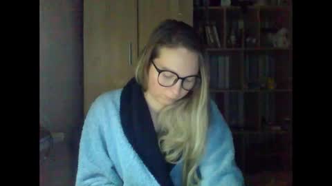 Snapshot of molly971345 chatting on 02-10-26, 04:16 molly971345 online show from 02-10-26, 04:16