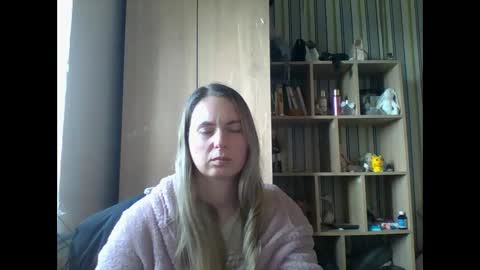 Snapshot of molly971345 chatting on 02-14-26, 12:24 molly971345 online show from 02-14-26, 12:24