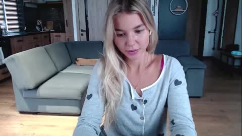 Molly online show from 09-18-25, 11:56