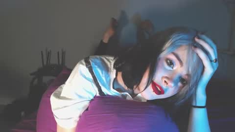 Snapshot of molly_crow chatting on 12-08-24, 06:50 Molly Crow online show from 12-08-24, 06:50