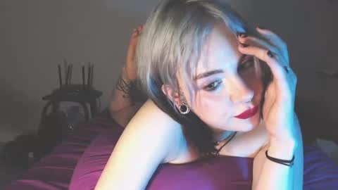 Snapshot of molly_crow chatting on 12-08-24, 09:52 Molly Crow online show from 12-08-24, 09:52