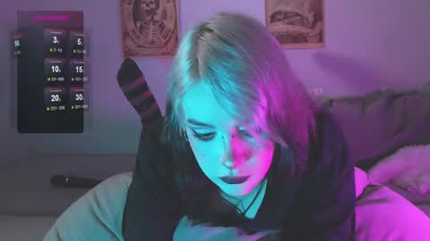 Snapshot of molly_crow chatting on 12-16-24, 09:52 Molly Crow online show from 12-16-24, 09:52