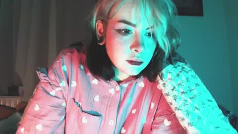 Snapshot of molly_crow chatting on 12-29-24, 10:47 Molly Crow online show from 12-29-24, 10:47