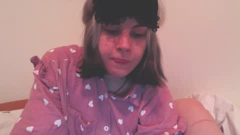 Snapshot of molly_crow chatting on 12-31-24, 02:29 Molly Crow online show from 12-31-24, 02:29