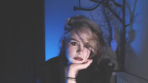 Snapshot of molly_crow chatting on 01-07-25, 11:24 Molly Crow online show from 01-07-25, 11:24