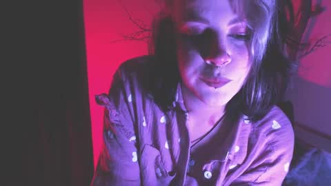 Snapshot of molly_crow chatting on 01-08-25, 11:52 Molly Crow online show from 01-08-25, 11:52