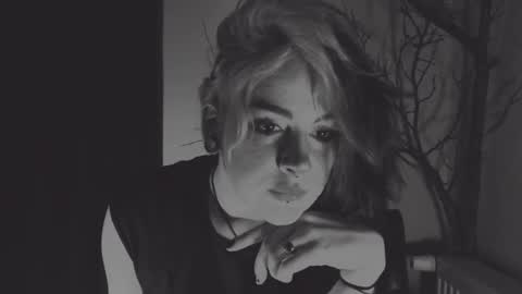 Snapshot of molly_crow chatting on 01-15-25, 07:37 Molly Crow online show from 01-15-25, 07:37