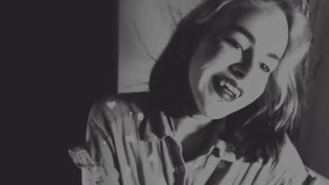 Snapshot of molly_crow chatting on 01-21-25, 09:57 Molly Crow online show from 01-21-25, 09:57