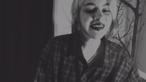 Snapshot of molly_crow chatting on 01-25-25, 11:43 Molly Crow online show from 01-25-25, 11:43