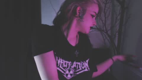 Snapshot of molly_crow chatting on 01-27-25, 11:43 Molly Crow online show from 01-27-25, 11:43