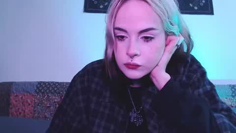 Snapshot of molly_crow chatting on 02-06-25, 07:24 Molly Crow online show from 02-06-25, 07:24