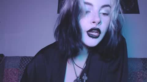 Snapshot of molly_crow chatting on 02-12-25, 11:30 Molly Crow online show from 02-12-25, 11:30