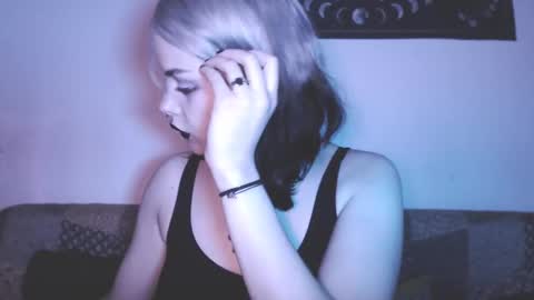 Snapshot of molly_crow chatting on 02-15-25, 01:10 Molly Crow online show from 02-15-25, 01:10