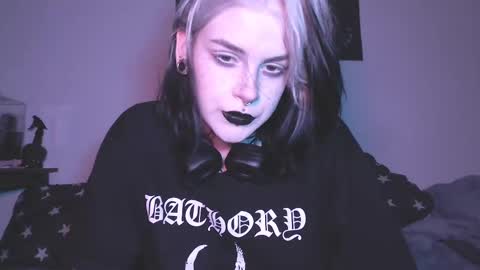 Snapshot of molly_crow chatting on 02-15-25, 10:31 Molly Crow online show from 02-15-25, 10:31