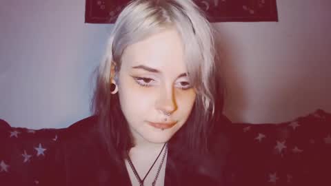 Snapshot of molly_crow chatting on 02-27-25, 04:20 Molly Crow online show from 02-27-25, 04:20